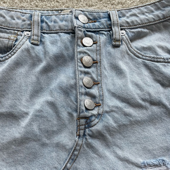 We The Free People mini distressed denim skirt raw hem size 27 light wash - Picture 10 of 13